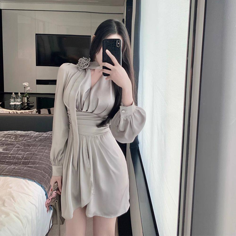 春季新款V领连衣裙子送花