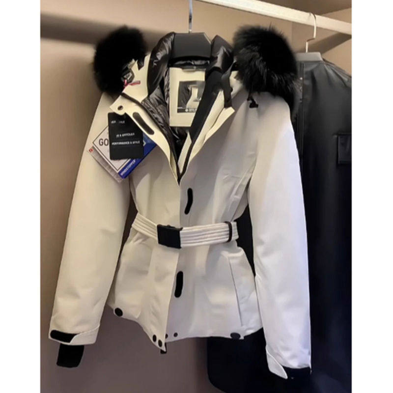 真羽绒服今年流行小个子高级感超好看白色连帽收腰冲锋衣外套女冬