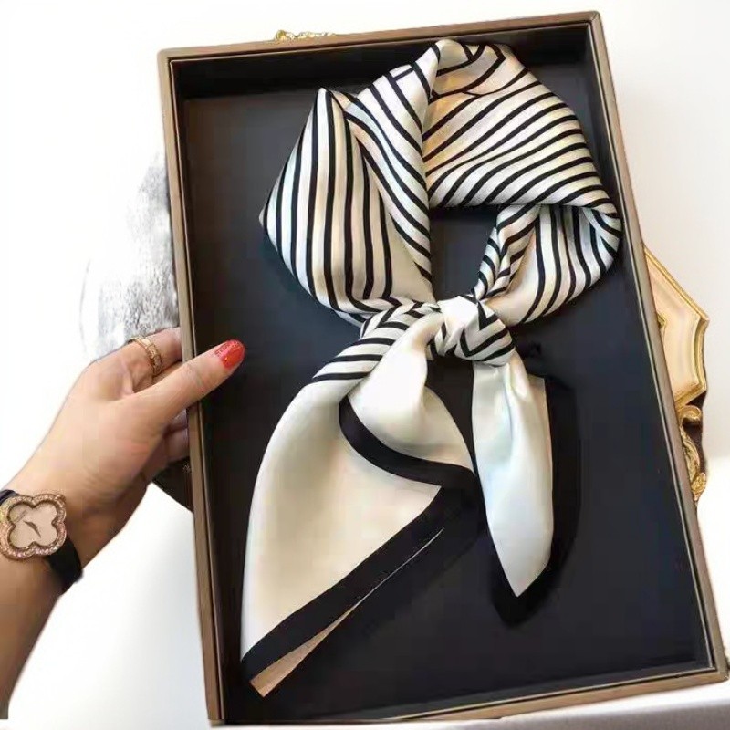  女款桑蚕丝油画白桦林小方巾春夏70cm装饰围巾