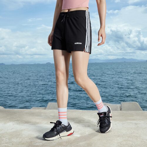 Adidas/ 阿迪达斯女子黑白经典运动休闲训练透气吸汗短裤 DP2405