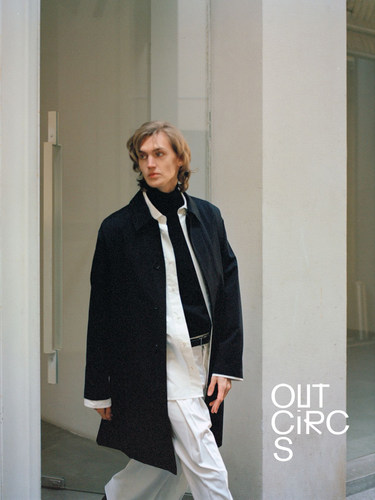 OUTCiRCS大廓折叠风衣中性