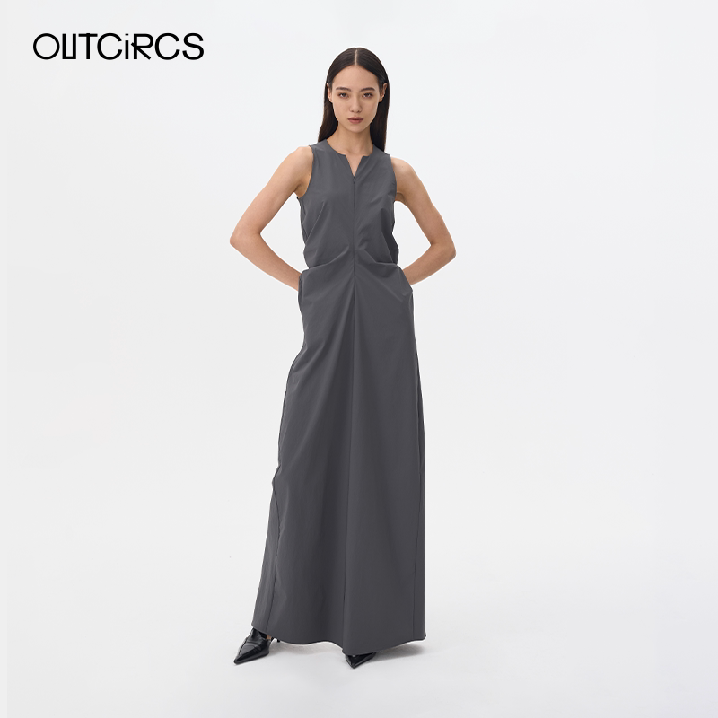 OUTCiRCS立体裁剪弯刀连衣裙