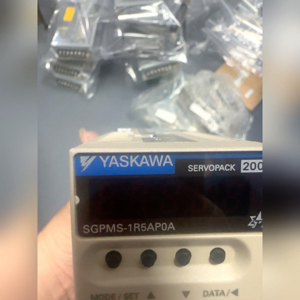 安川驱动器sgpms-1r5ap0a一个特价220元 议价