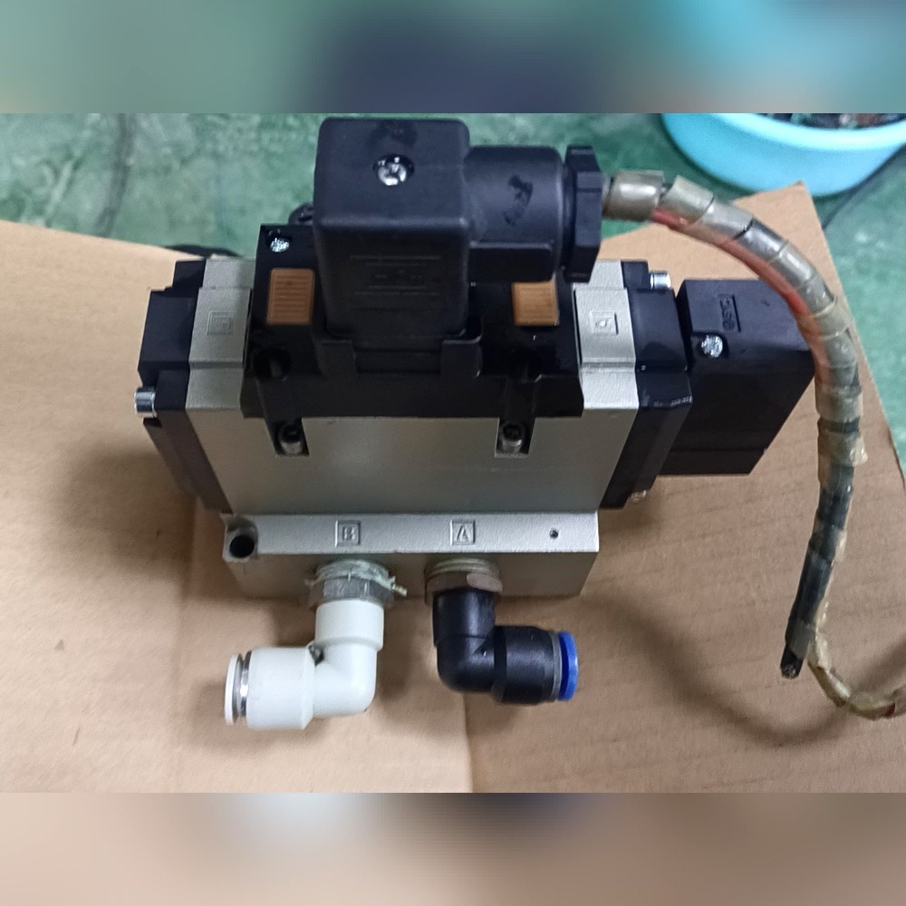 日本进口SMC电磁阀VFS4110-5DZB 成色好 议价