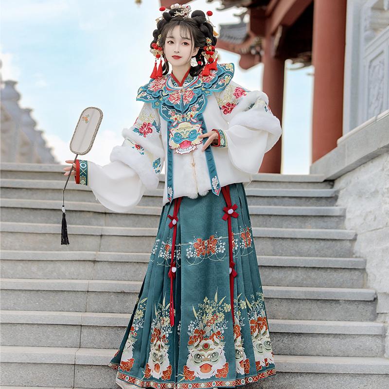 明制汉服女拜年服云肩马面裙古装