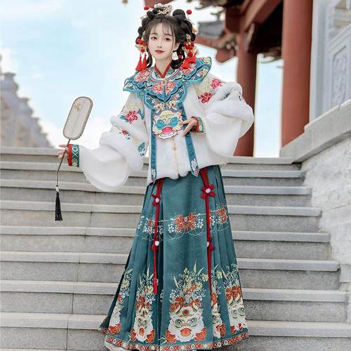 明制汉服女拜年服云肩马面裙古装