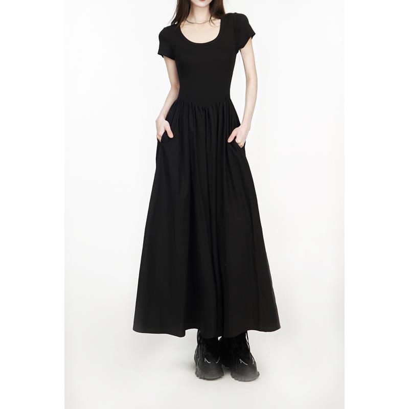 黑色U领短袖连衣裙女春季高腰收腰显瘦小个子2025赫本风修身长裙