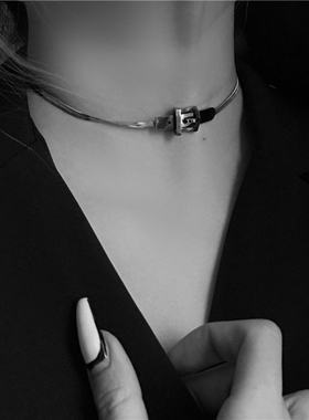 皮带扣锁骨链choker颈链钛钢项链女款酷蛇骨链y2k千禧饰品