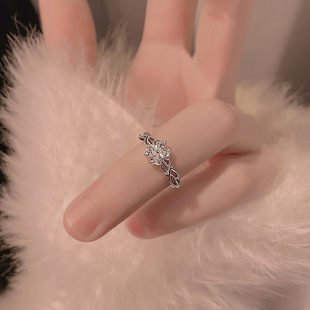 s999足银荆棘四叶草戒指女时尚高级感纯银锆石指环轻奢百搭食指戒