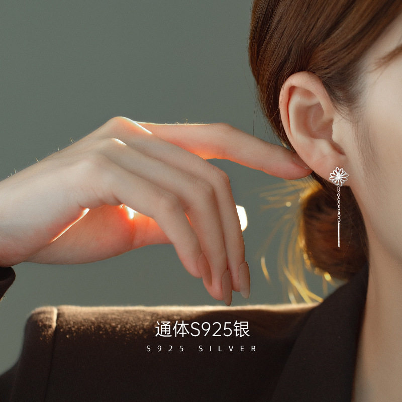 榕树下S925银简约小雏菊耳线女小