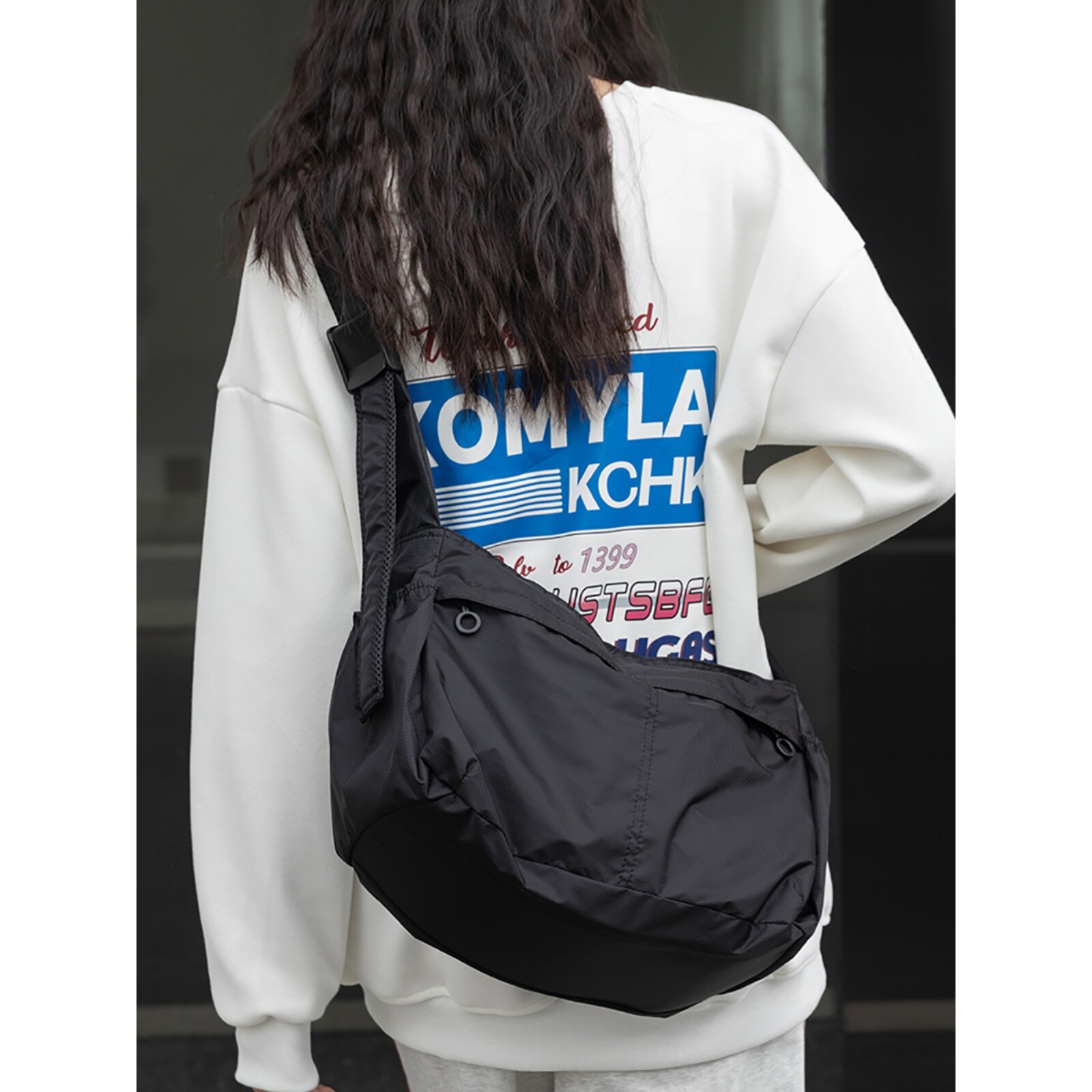 轻奢防水尼龙布饺子包男女同款斜挎包简约运动风大容量单肩托特包