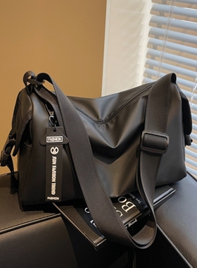 法国GBP 尼龙布女包2025新款大容量通勤单肩枕头包百搭运动斜挎包