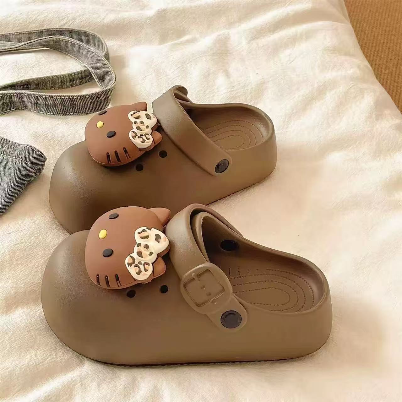 可爱猫咪洞洞拖鞋夏季女款厚底