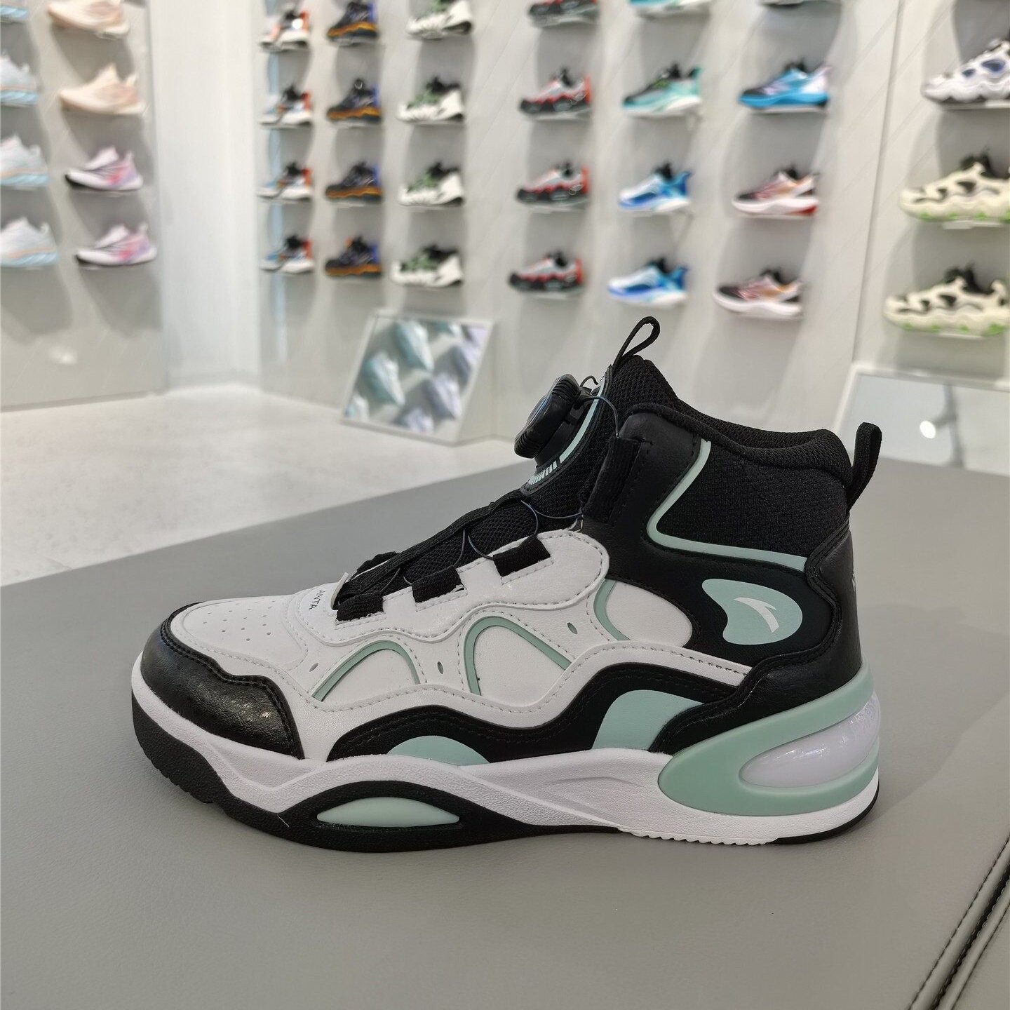 弧光安踏儿童男大童板鞋2025秋冬上新舒适中大童旋钮中帮潮流板鞋