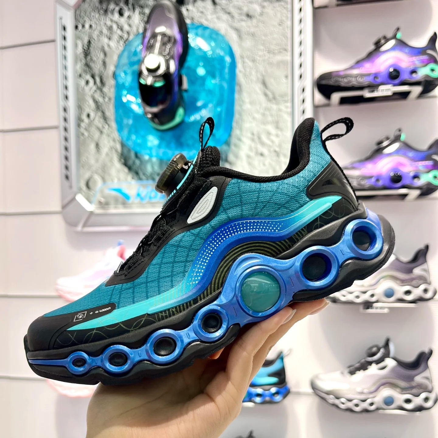 安踏童鞋能量环11儿童跑鞋2025冬季潮酷运动鞋男大童新款旋钮童鞋