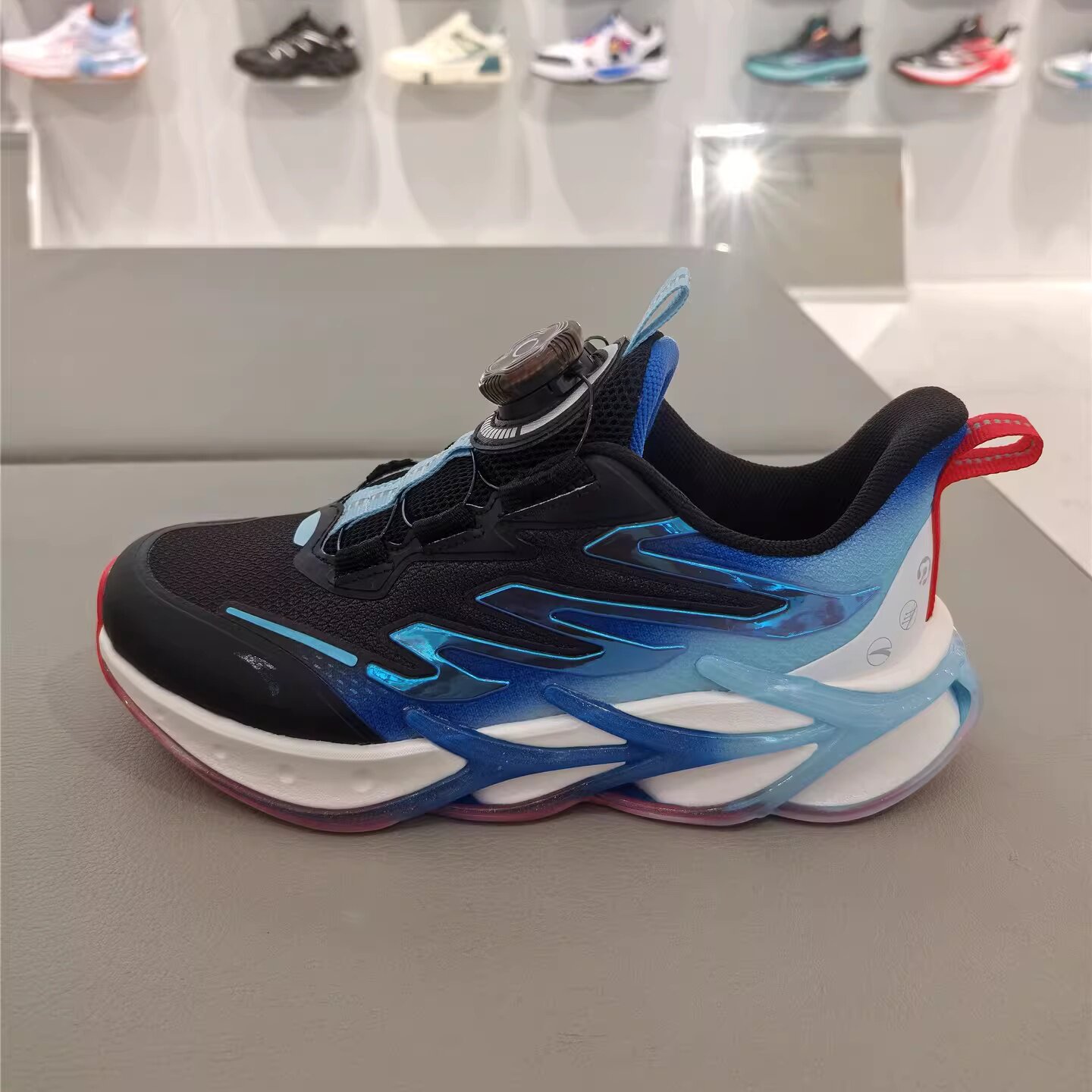 安踏儿童赤焰6PRO跑鞋2026年新款童鞋跑步鞋运动旋钮鞋缓震舒适