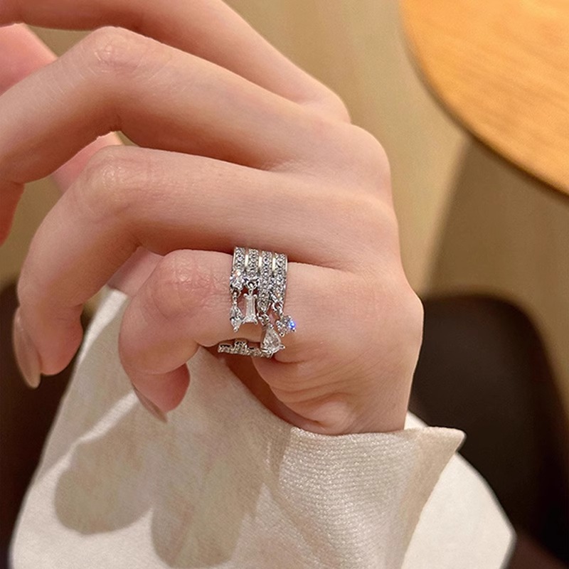 爆闪水滴流苏戒指女小众设计尾戒