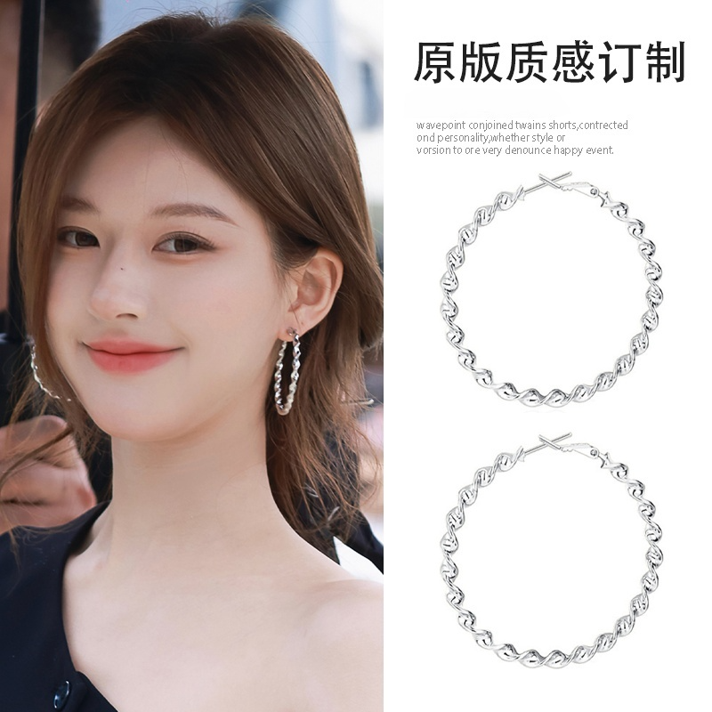 许我耀眼许妍赵露思同款素圈耳环