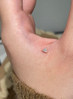 超闪mini三角形耳钉高级感耳骨钉
