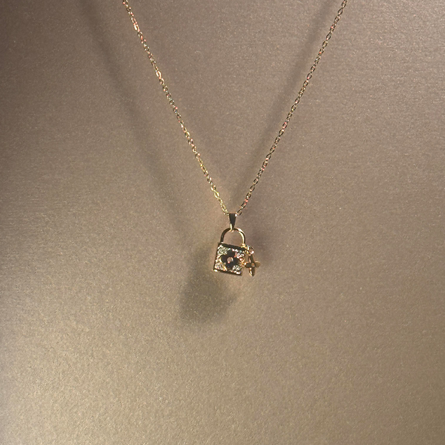 锁头四叶花项链女款2025新款颈链