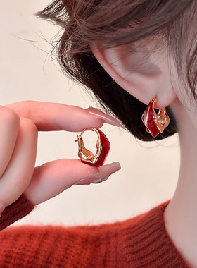 几何红色耳环2025新款爆款耳扣轻奢高级感复古显白新年耳饰女秋冬
