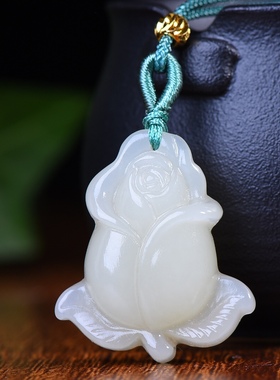 和田玉玫瑰花吊坠女项链爱情美满