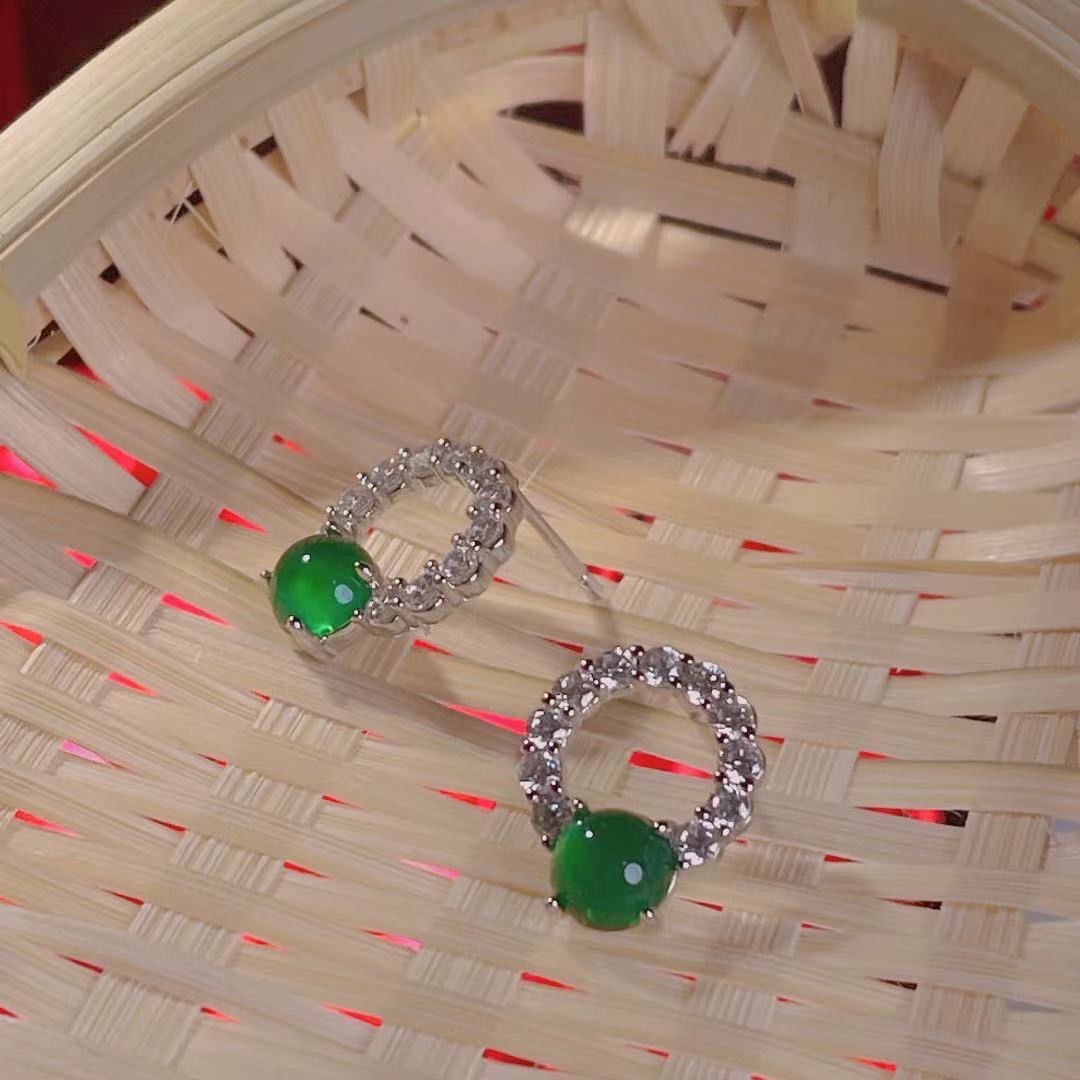 帝王绿阳绿玉髓耳钉女款时尚大气