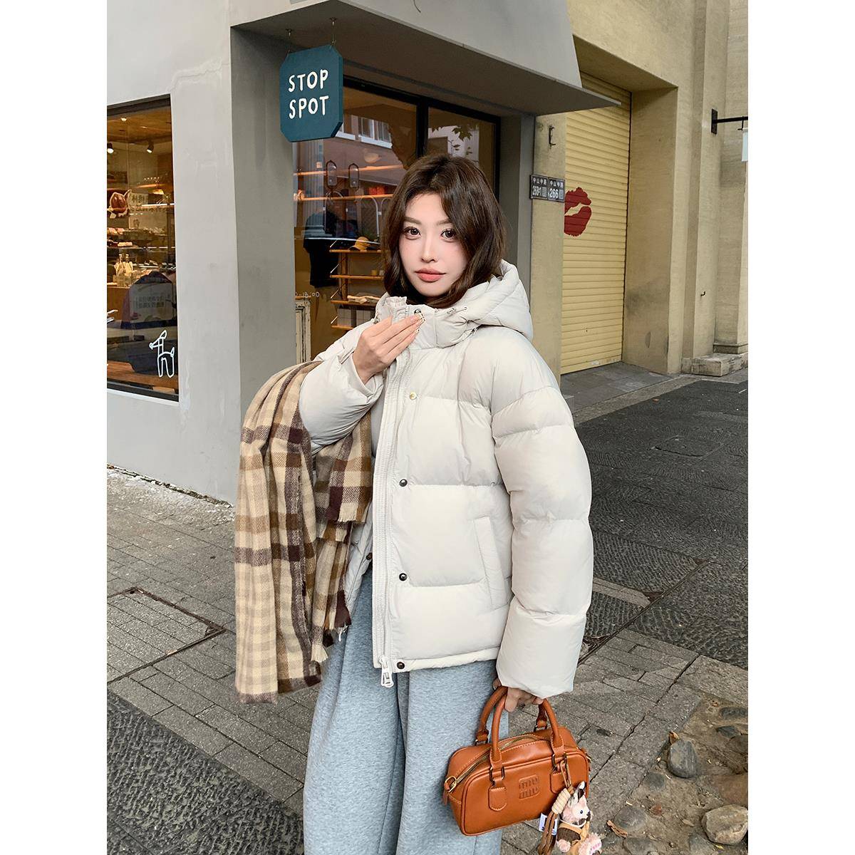 短款羽绒服女2025新款冬季巨好看大绒朵白鸭绒加厚小个子面包外套