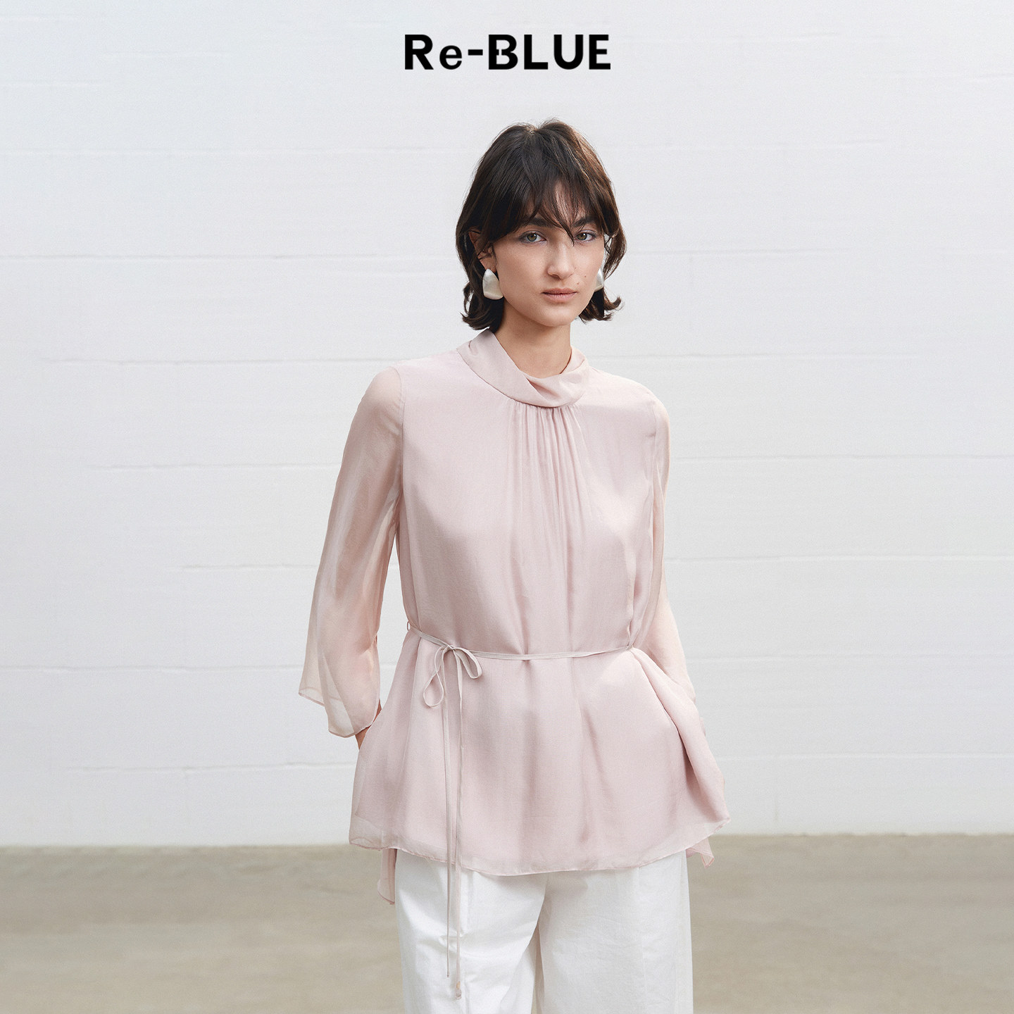 Re-BLUE轻奢优雅女装静奢透感桑蚕丝混纺七分袖围领系带收腰上衣