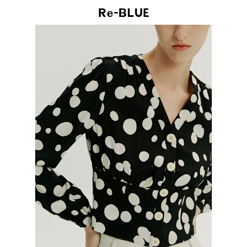 re-blue 轻奢优雅女装简约通勤法式舒适粘纤自然波点复古v领衬衫