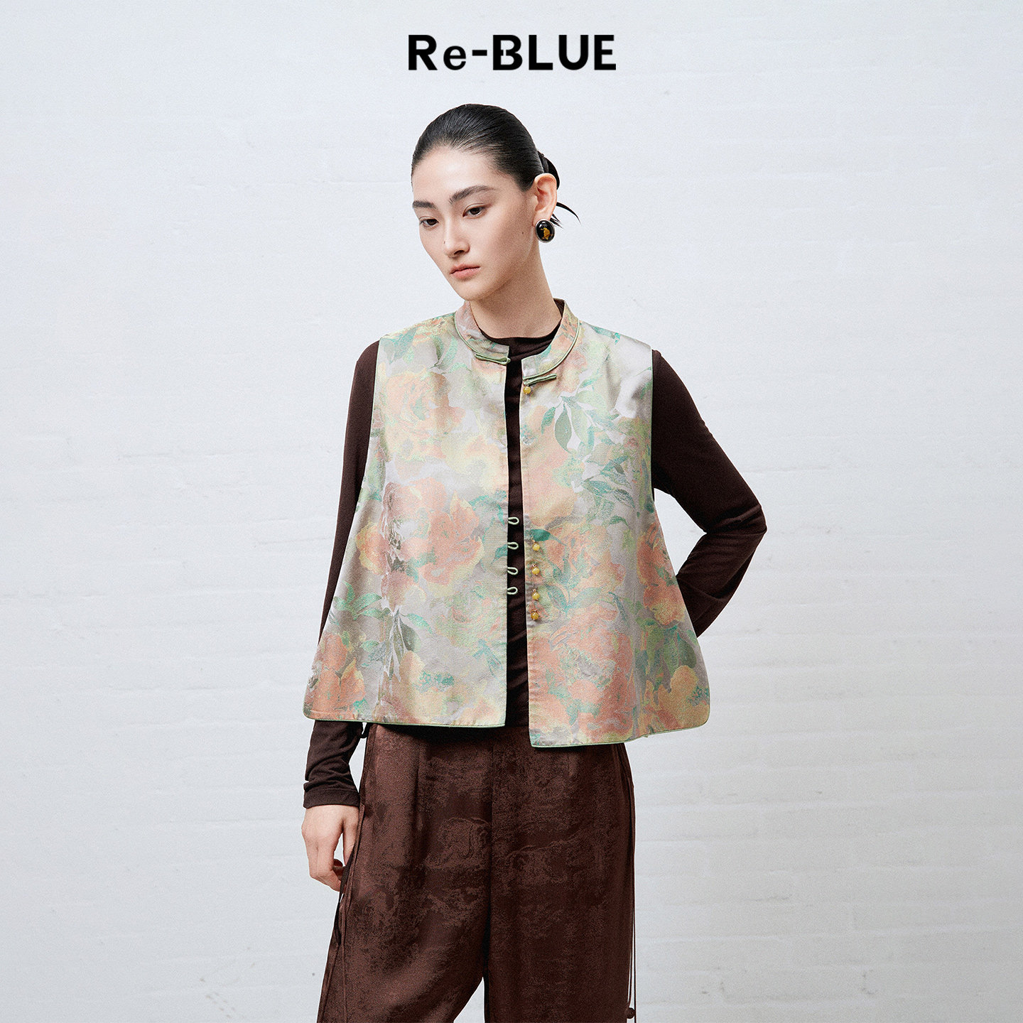 Re-BLUE轻奢优雅女装松弛感新中式桑蚕丝宋锦盘扣马甲短外套,女装/女士精品,短外套,淘宝优惠券,粉丝福利购,淘宝优惠卷