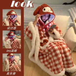 美乐蒂格纹斗篷睡袍女士秋冬季新款珊瑚绒保暖连帽家居服大码睡衣