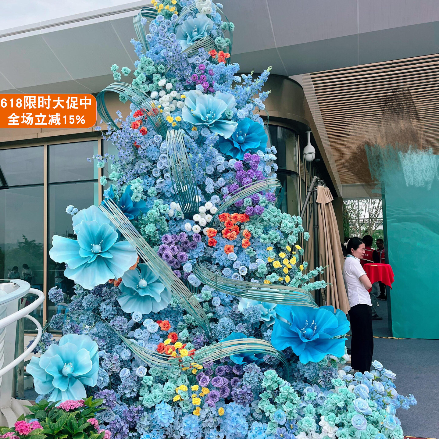 蓝色玫瑰瀑布花海网红布置花墙背景高级仿真花商场布置打卡引流墙
