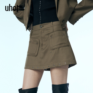 UWWA1Q196 饰精致优雅朋克风 uhot 诱货金棕色A摆短半裙金属机眼装