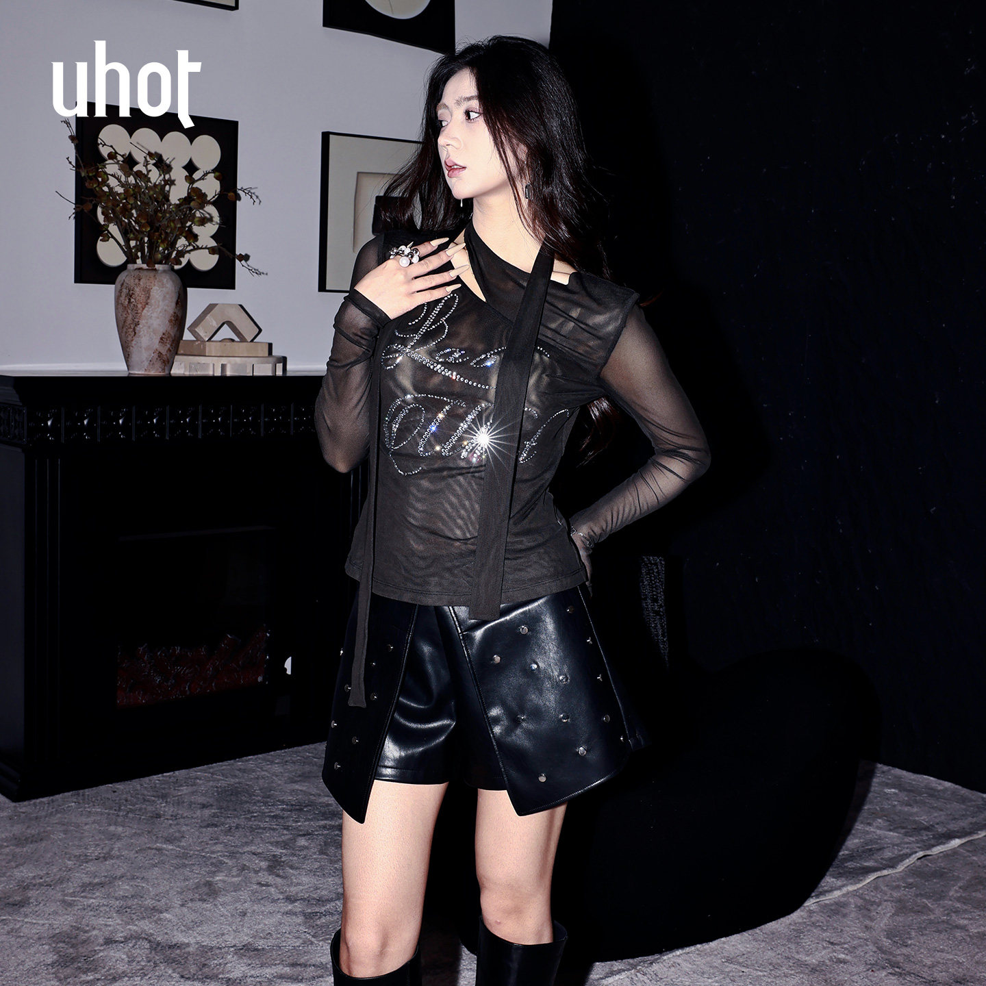 uhot/诱货26夏黑色烫钻飘带网纱上衣女性感流光甜酷风 UWLR1N669M