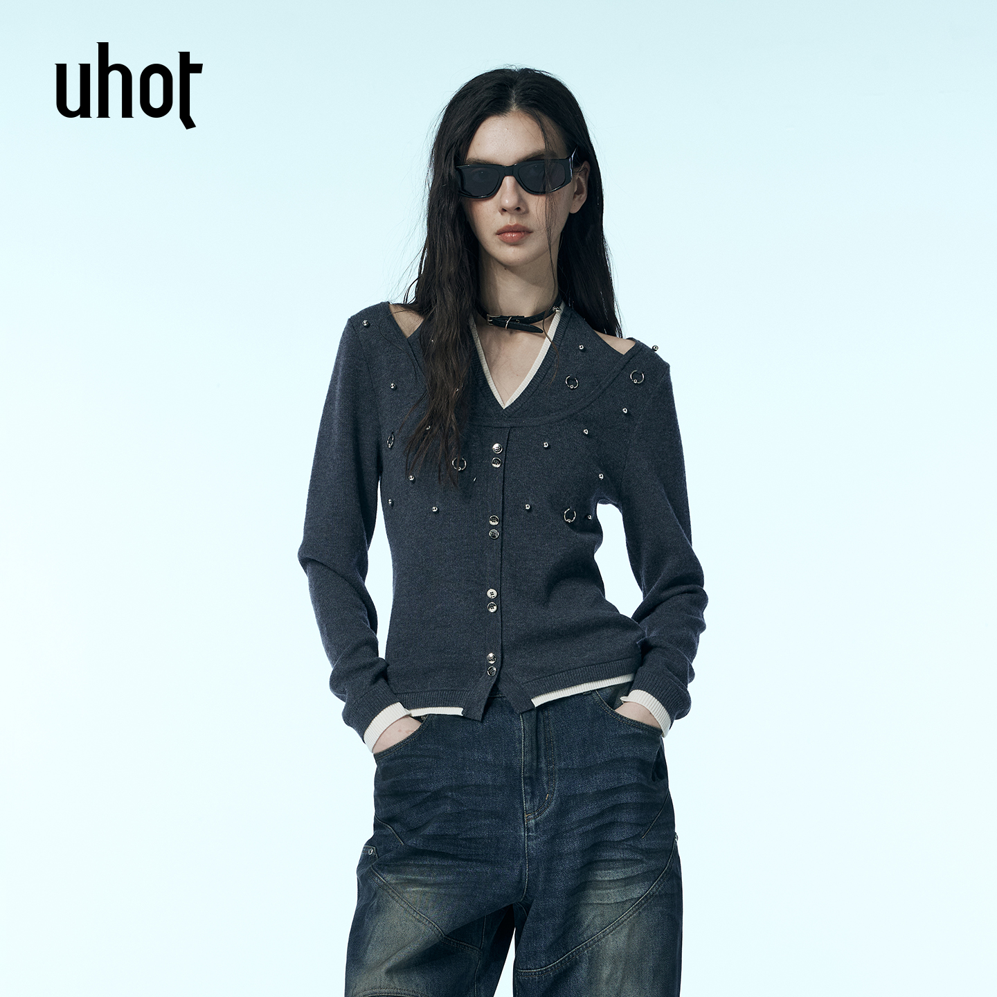 uhot/诱货灰色V领挂脖小衫