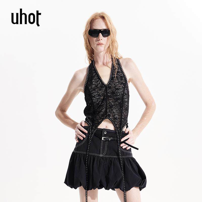 uhot/诱货黑色铆钉工艺性感蕾丝挂脖露背设计酷飒上衣女UWWS1N025