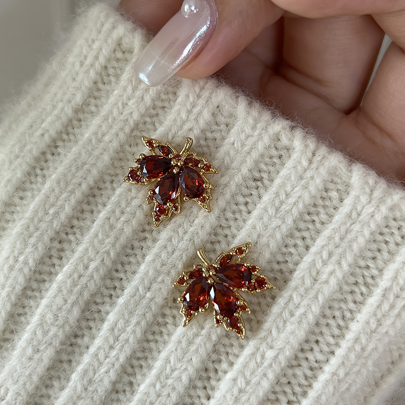 红色锆石枫叶耳钉女纯银小众设计感高级耳环气质网红名媛新款耳饰