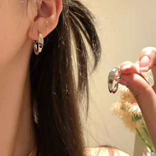 冷淡风圈圈耳环2025年新款小众设计感耳夹耳圈气质高级感纯银耳饰