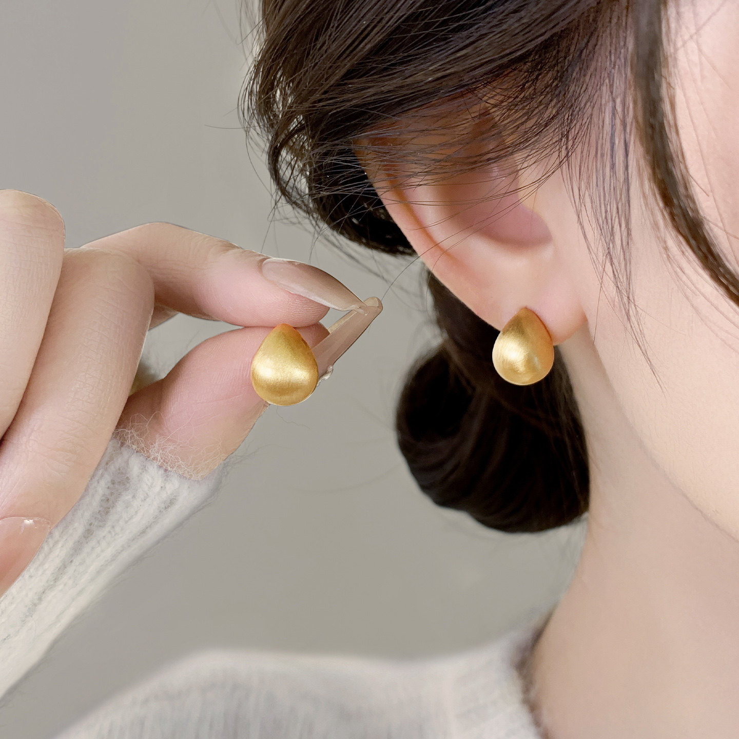 复古金属拉丝水滴耳钉女2026年新款爆款纯银针耳环百搭高级感耳饰