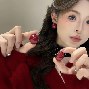 安可拉红色圆珠珍珠耳钉女2026新款爆款纯银针耳环高级感复古耳饰