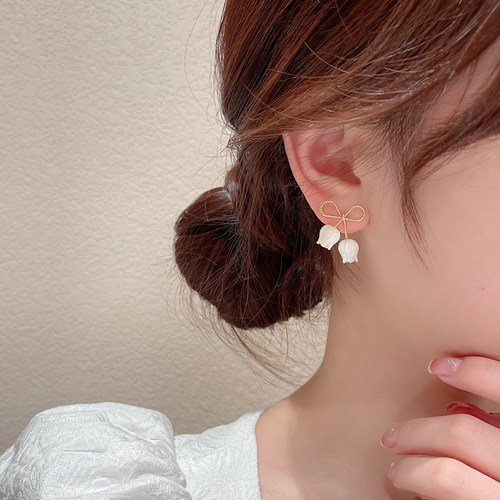 伊灿韩国郁金香花朵耳钉女纯银