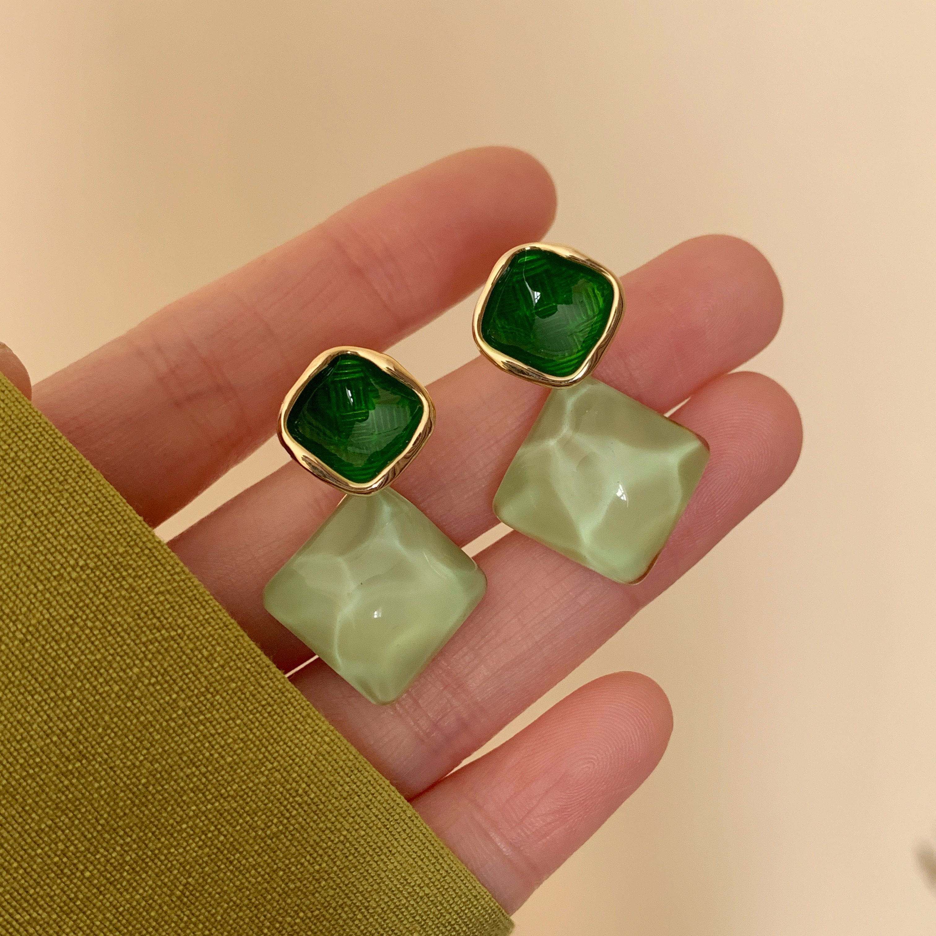 伊灿绿色菱形果冻水晶耳坠