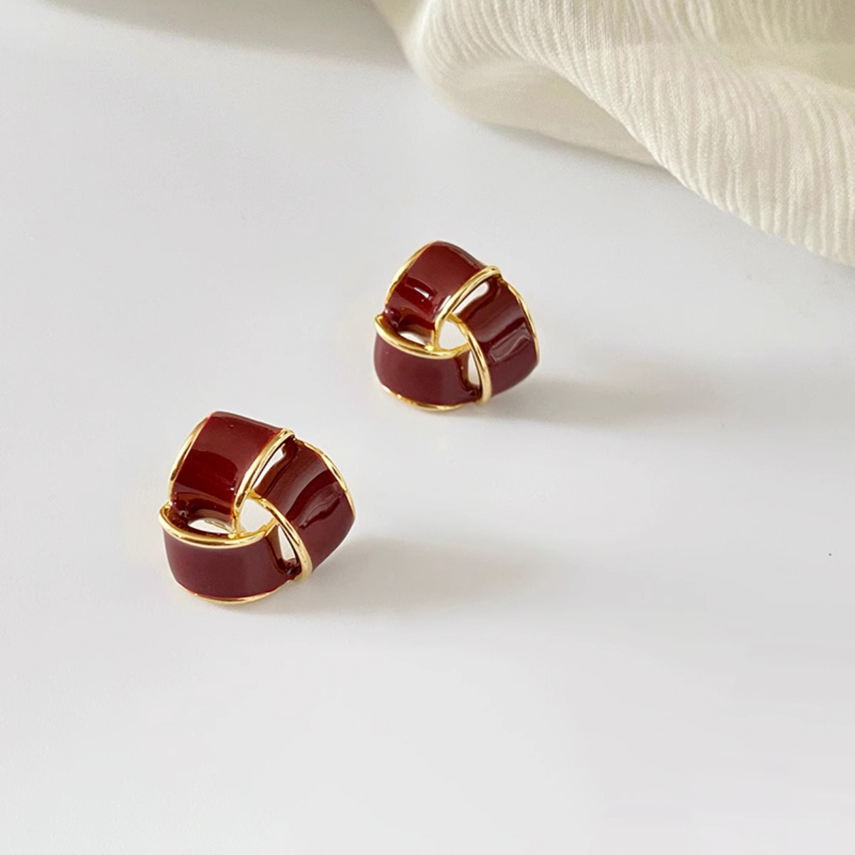 伊灿法式轻奢滴釉耳钉女