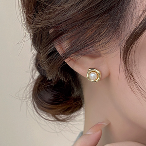 韩国金色珍珠耳钉女纯银小众设计高级小巧耳环2023年新款爆款耳饰
