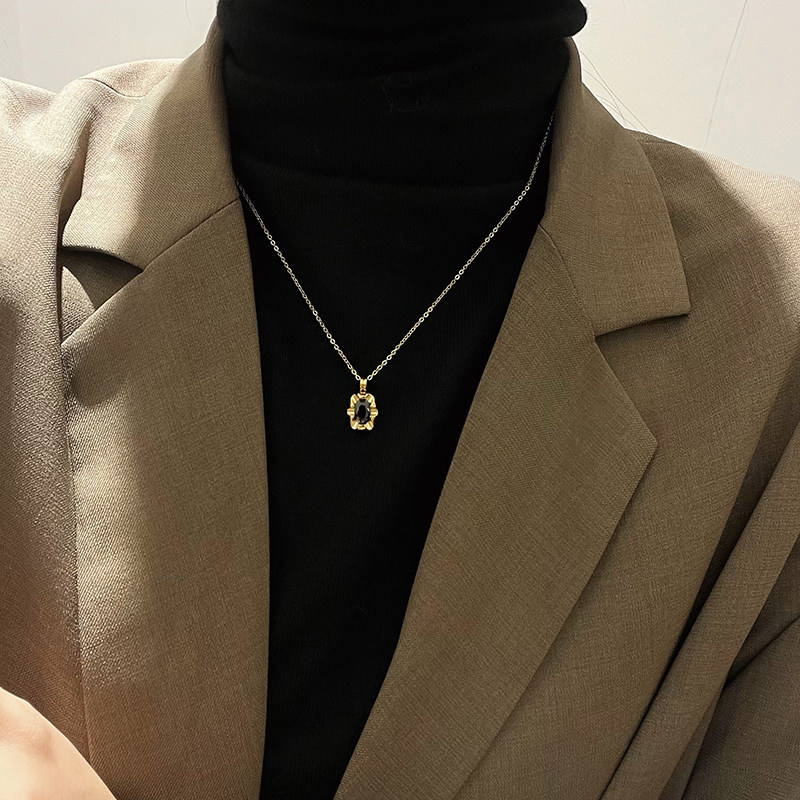 黑色锆石吊坠长款钛钢不掉色毛衣项链女小众设计感高级气质锁骨链