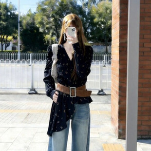 法式复古宫廷风泡泡袖碎花衬衫女春秋季新款气质修身显瘦黑色上衣