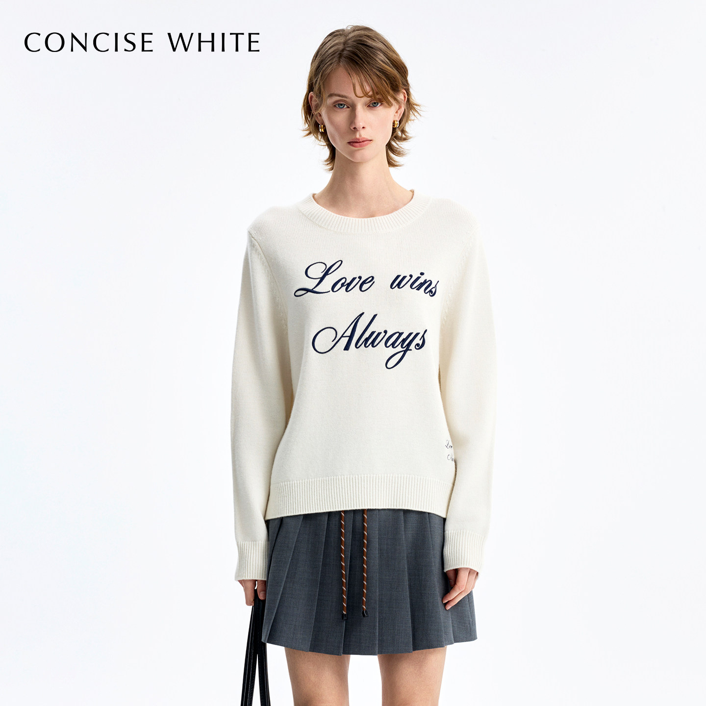 CONCISE-WHITE简白2025秋冬新品刺绣字母毛衣百搭羊毛宽松上衣女