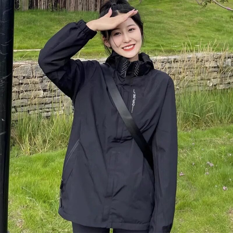 蕉下森林冲锋衣女2023新款秋冬季外套防风防水三合一男户外登山服属于什么档次？