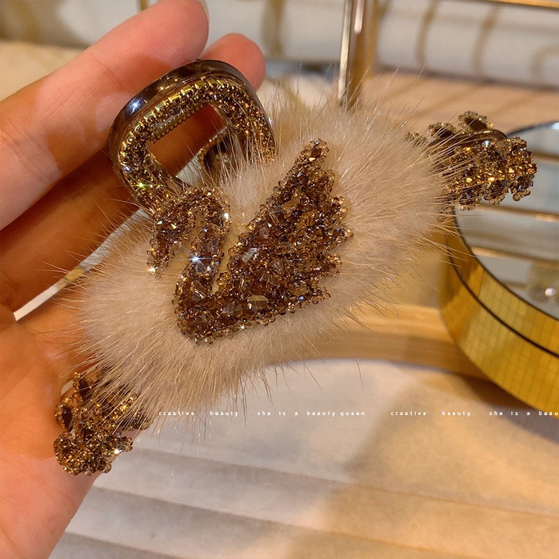 韩版香槟色天鹅毛绒抓夹女后脑勺水钻盘发夹大号鲨鱼夹子头饰发卡